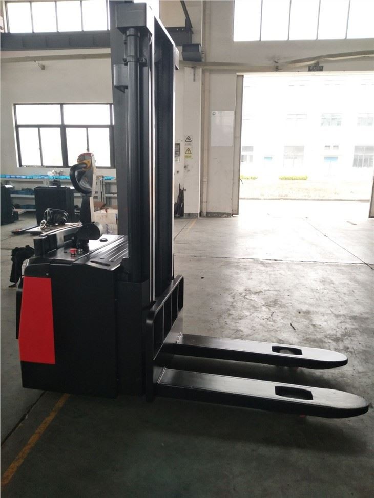 Pallet Stacker With 4.5m Lifting Heigh